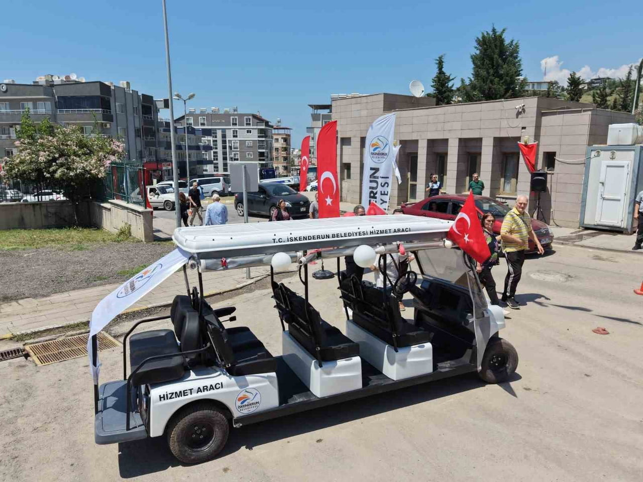 HATAY’IN İSKENDERUN İLÇESİNDE BELEDİYE BAŞKANI MEHMET DÖNMEZ, NUMUNE MAHALLESİ B BLOK DEVLET...
