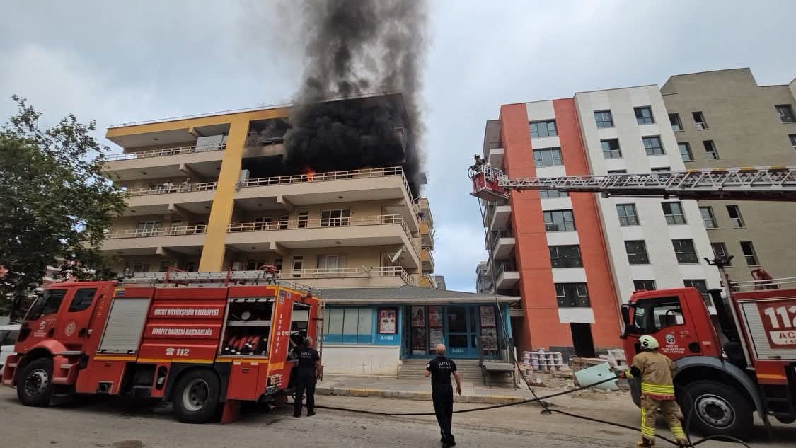 HATAY’IN İSKENDERUN İLÇESİNDE ÇIKAN EV YANGINI KISA SÜREDE KONTROL ALTINA ALINDI.