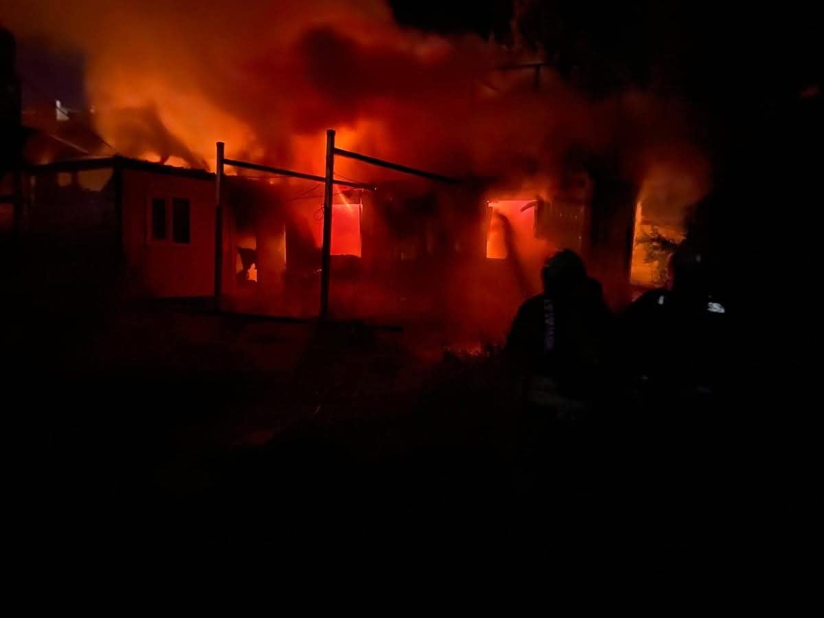 HATAY’IN KIRIKHAN İLÇESİNDE  BULUNAN KONTEYNER, ÇIKAN YANGINDA KULLANILAMAZ HALE GELDİ.