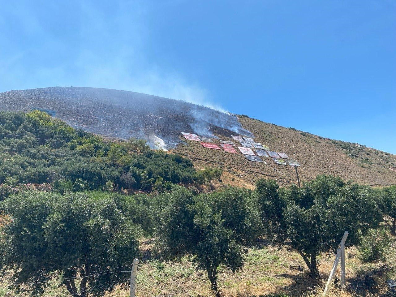 HATAY’IN KIRIKHAN İLÇESİNDE ORMAN YANGINI ÇIKTI. KARADAN VE HAVADAN YAPILAN MÜDAHALELERİN ARDINDA...