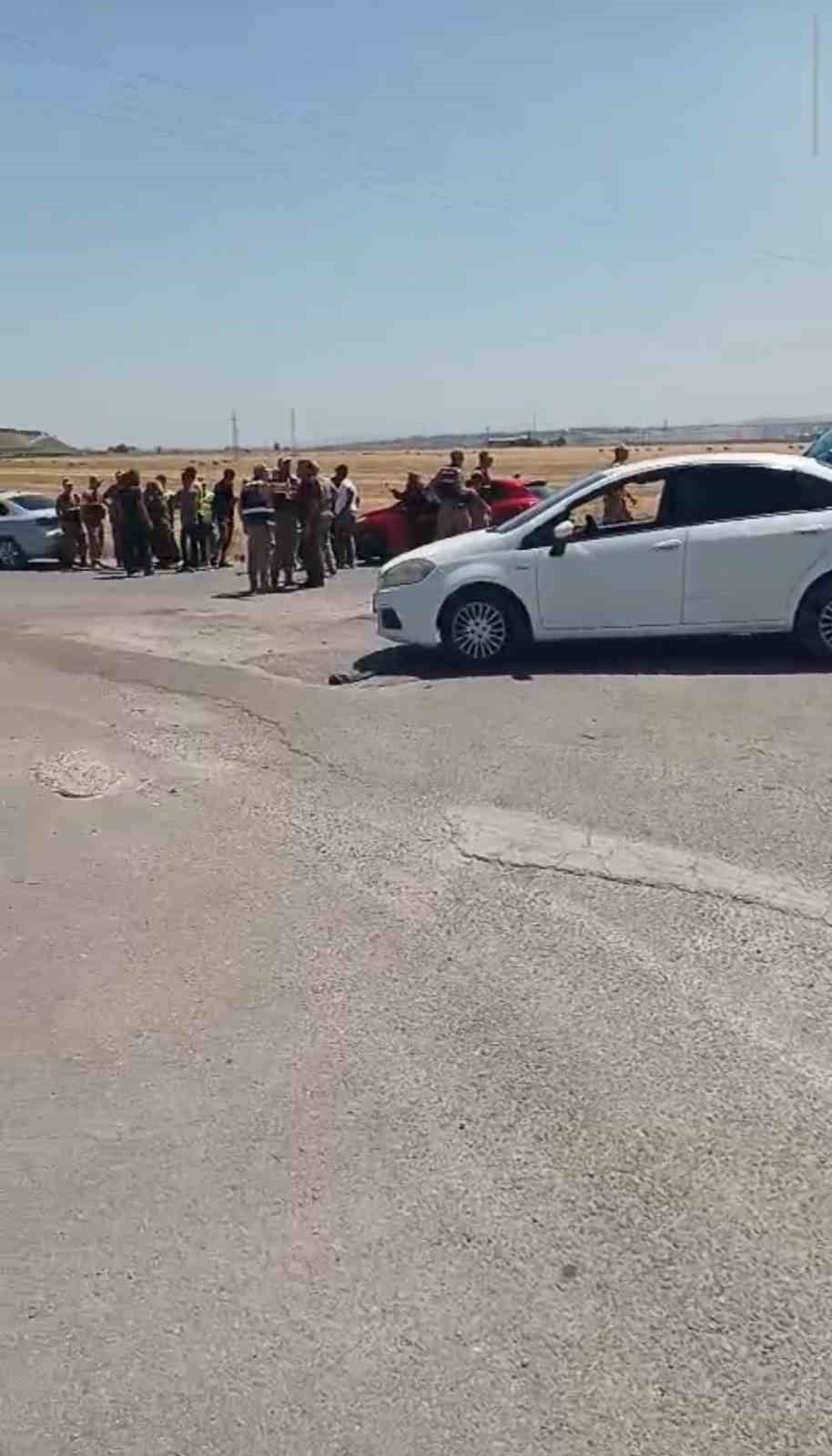 HATAY’IN REYHANLI İLÇESİNDE İKİ OTOMOBİLİN ÇARPIŞMASIYLA YAŞANAN KAZADA 4’Ü ÇOCUK 6 KİŞİ...