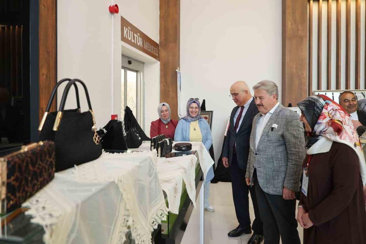 HAYAT BOYU ÖĞRENME HAFTASI DOLAYISIYLA MELİKGAZİ BELEDİYESİ VE MELİKGAZİ ŞEHİT HÜSEYİN DANACI HALK...