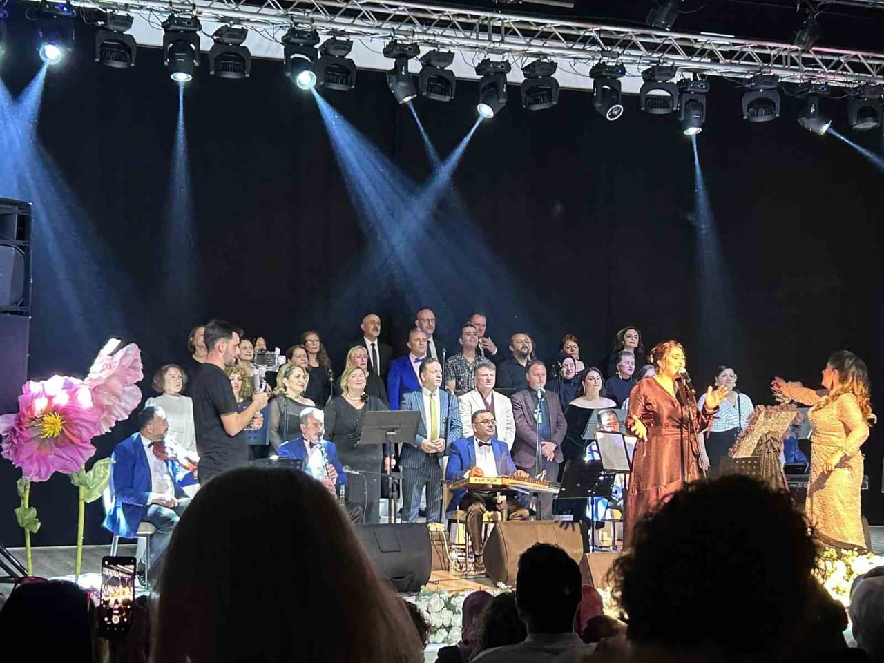HAYAT BOYU ÖĞRENME HAFTASI ETKİNLİKLERİ KAPSAMINDA DÜZENLENEN “YEŞİLÇAM MÜZİKLERİ KONSERİ”...