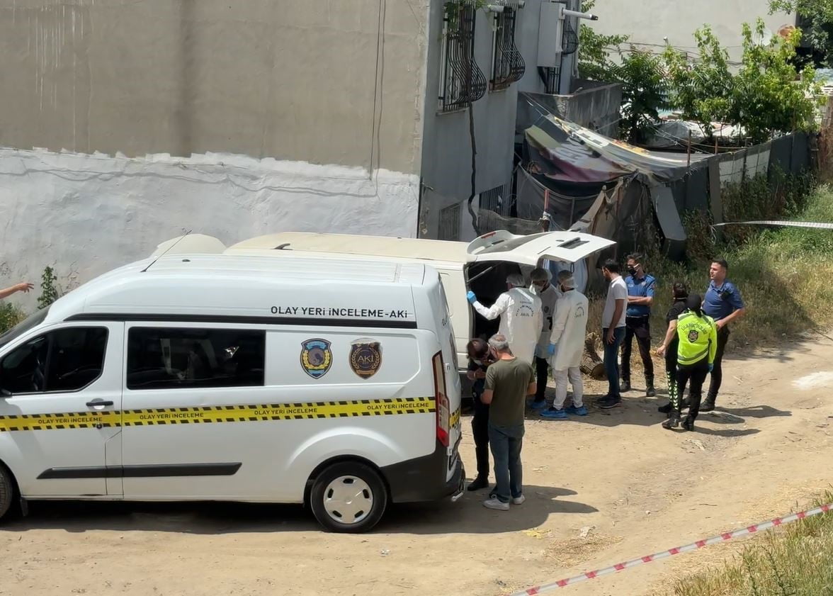 HAYATINI KAYBEDEN KİŞİNİN 42 YAŞINDAKİ FERHAT KILIÇASLAN OLDUĞU BELİRLENİRKEN, MAHALLE...