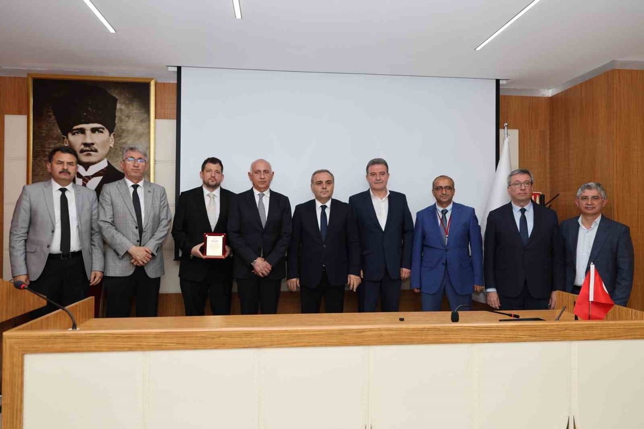 HAYIRSEVER İŞ İNSANI MERHUM ASIM KİBAR, ERCİYES ÜNİVERSİTESİ’NDE (ERÜ) ANILDI.
