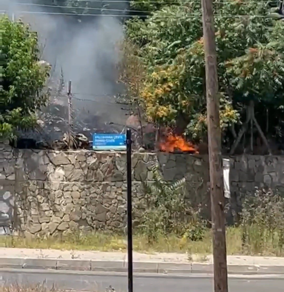 HAYRABOLU İLÇESİNDE ŞEHİR MERKEZİNE YAKIN BİR ALANDA ÇIKAN OT  VE BUĞDAY YANGINI, KISA SÜRELİ...