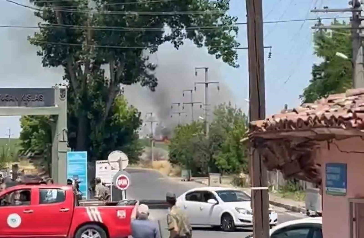 HAYRABOLU İLÇESİNDE ŞEHİR MERKEZİNE YAKIN BİR ALANDA ÇIKAN OT  VE BUĞDAY YANGINI, KISA SÜRELİ...
