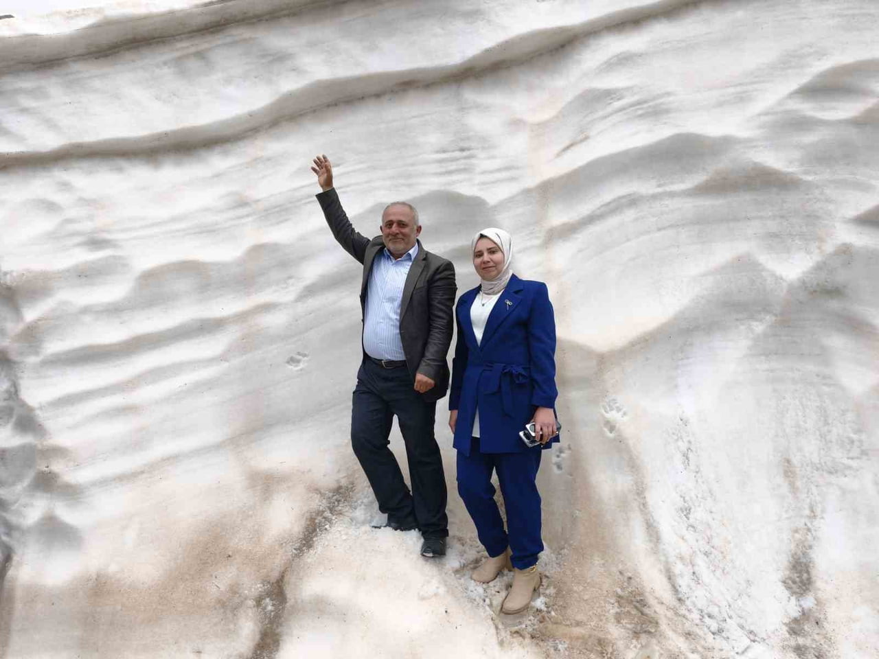 HAZİRAN AYINDA 4 METREYİ AŞAN KARI GÖRMEK İÇİN MERETO DAĞI'NA TIRMANIYORLAR