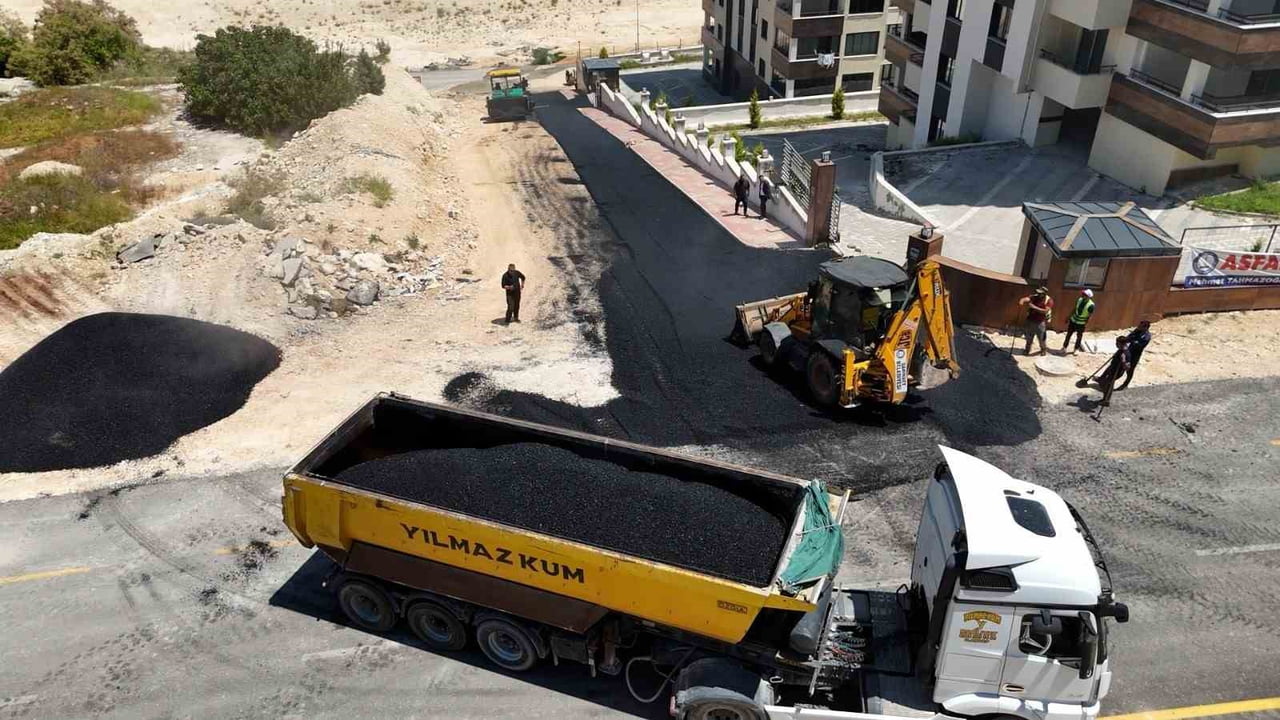 HER YIL İLÇE GENELİNDE YAPTIĞI ASFALT ÇALIŞMALARINI ARTTIRARAK SÜRDÜREN ŞAHİNBEY BELEDİYESİ...