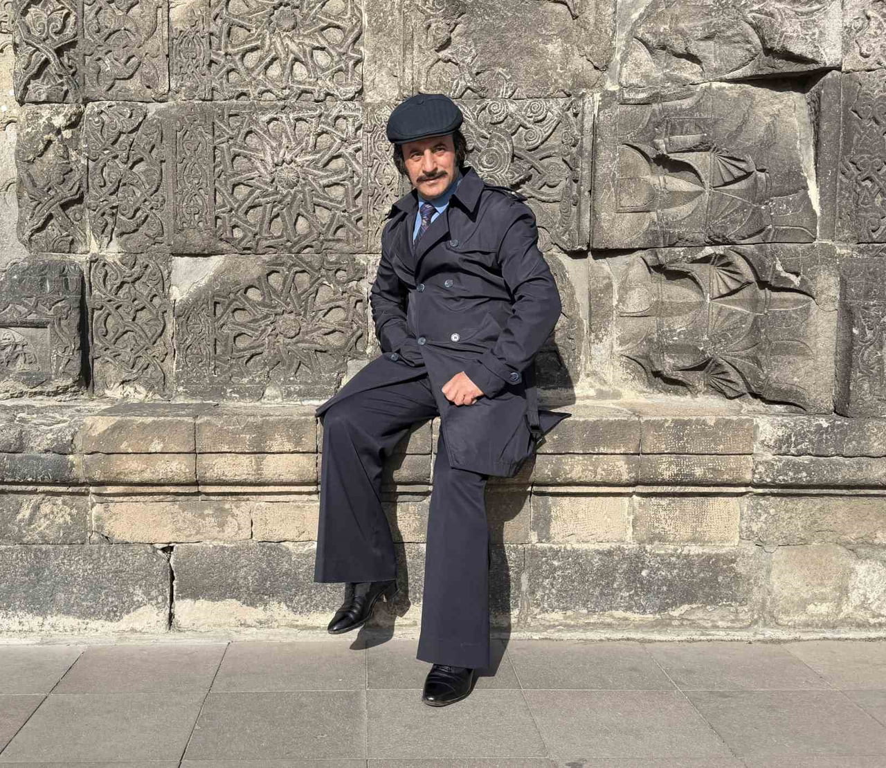 HİKMET GÜNDÜZ, USTA SANATÇI ORHAN GENCEBAY'A OLAN HAYRANLIĞINI YARIM ASIRDIR ÜZERİNDE...