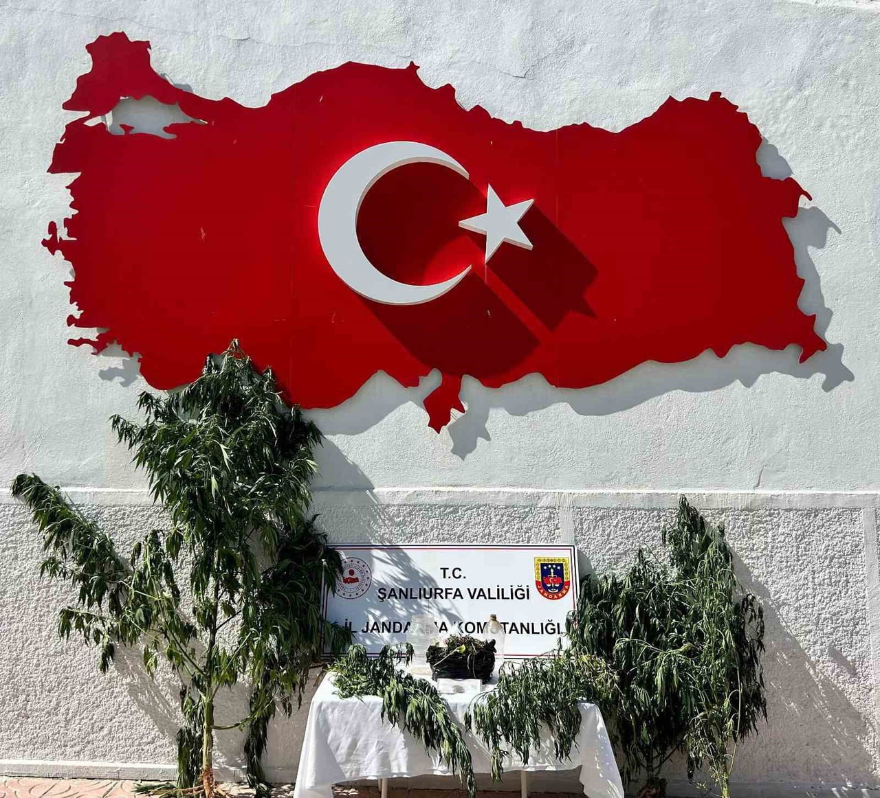 HİLVAN'DA UYUŞTURUCU MADDE ELE GEÇİRİLDİ