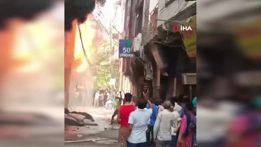 Hindistan'ın başkenti Yeni Delhi'deki bir pansiyon çıkan yangında 21 kişi hayatını kaybetti. Bazı...