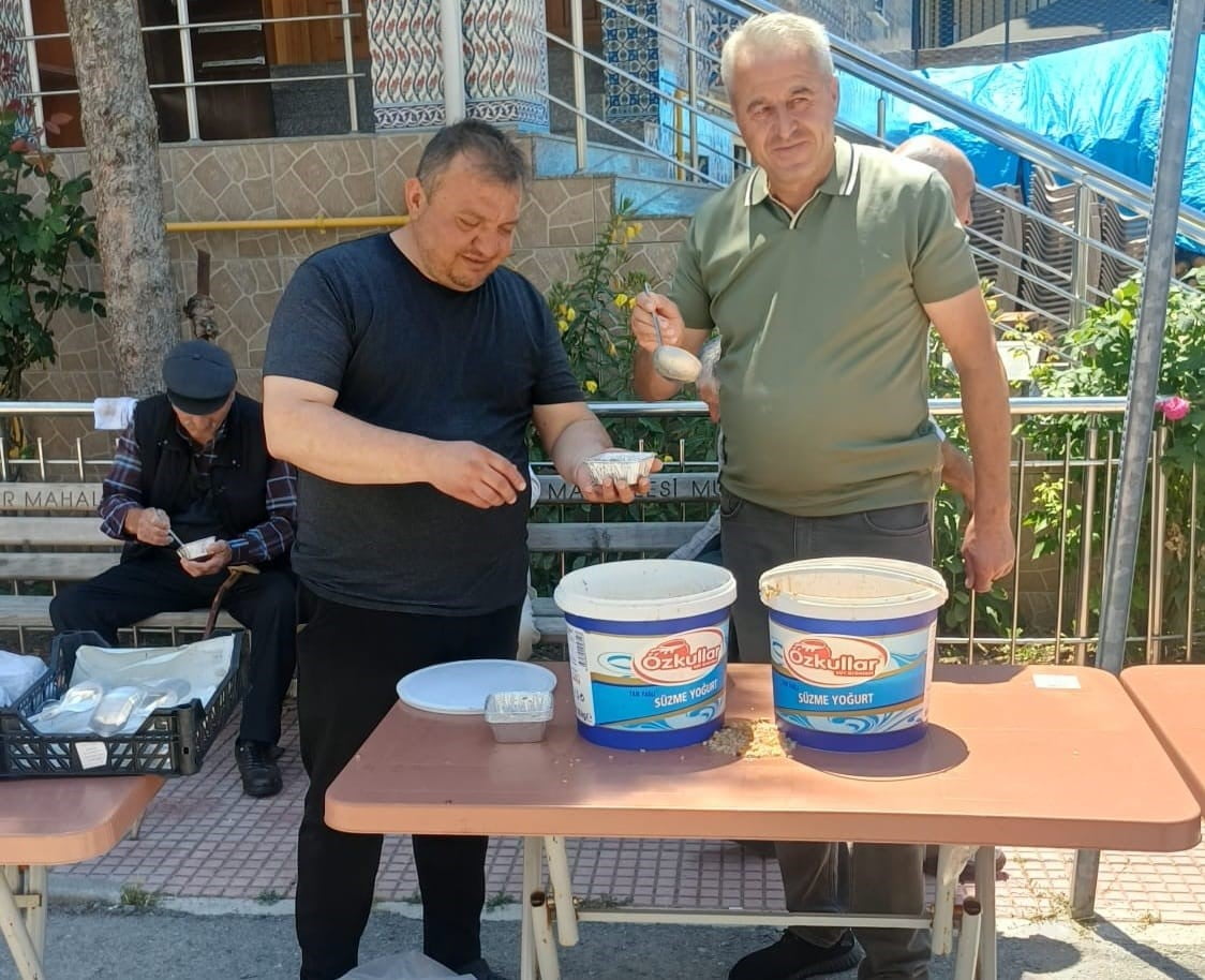 HİSARCIK ŞEHİTLER MAHALLESİ’NDE GÖZLEME HAYRI VE AŞURE İKRAMI
