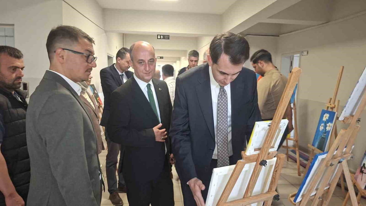 HİSARCIK ŞEHİTLER ORTAOKULU’NDA YILSONU HAYIR ÇARŞISI YOĞUN İLGİ GÖRDÜ