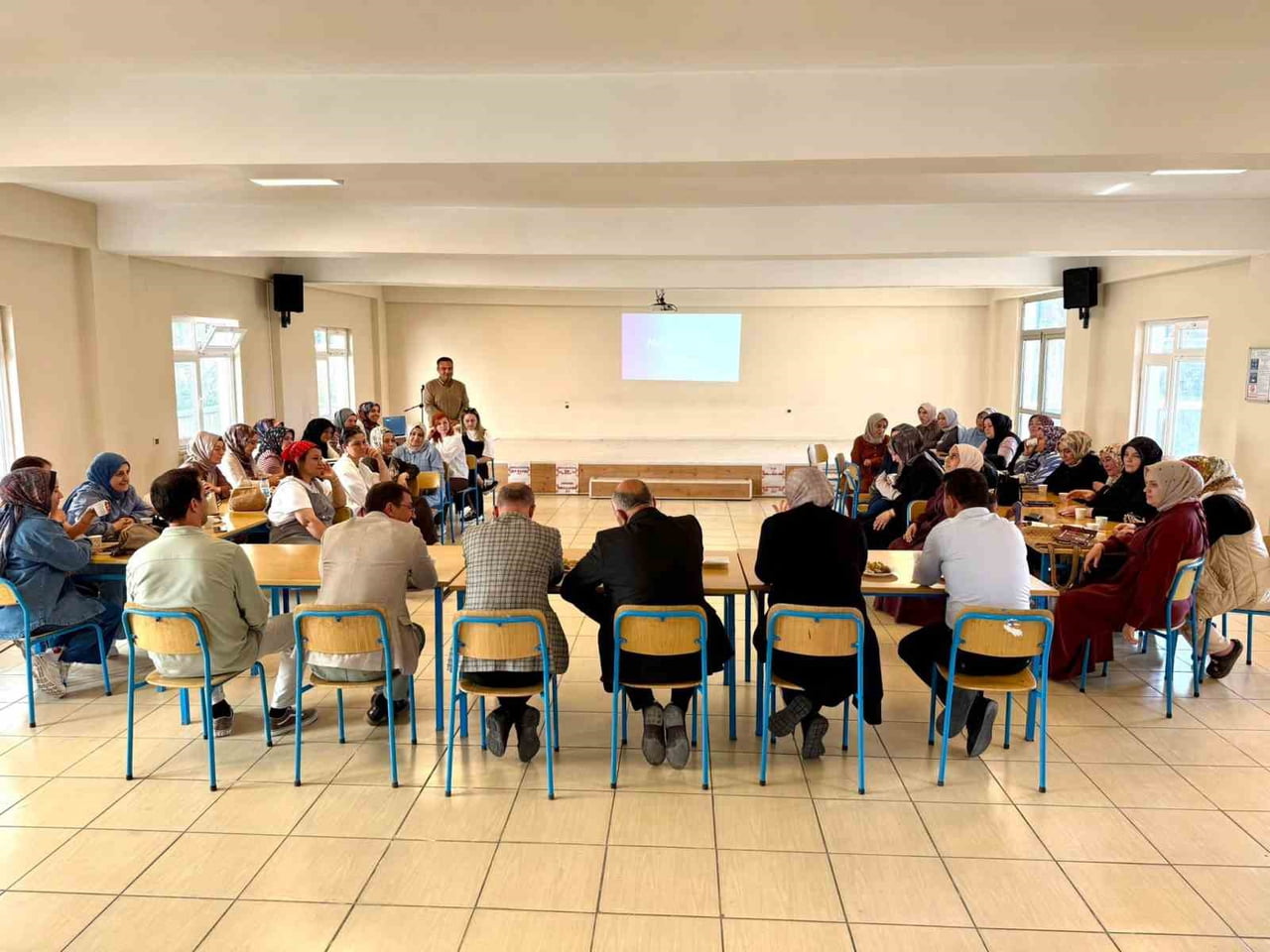 HİSARCIK’TA KİTAP SÖYLEŞİSİ PROGRAMI DÜZENLENDİ