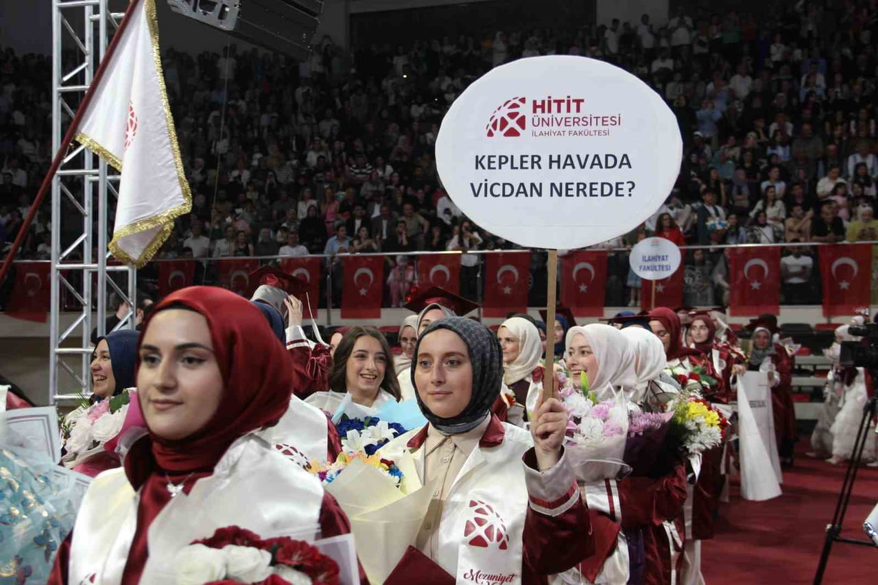 HİTİT ÜNİVERSİTESİ ÖĞRENCİLERİ 2025-2026 EĞİTİM ÖĞRETİM YILI YIL SONU MEZUNİYET TÖRENLERİNE...