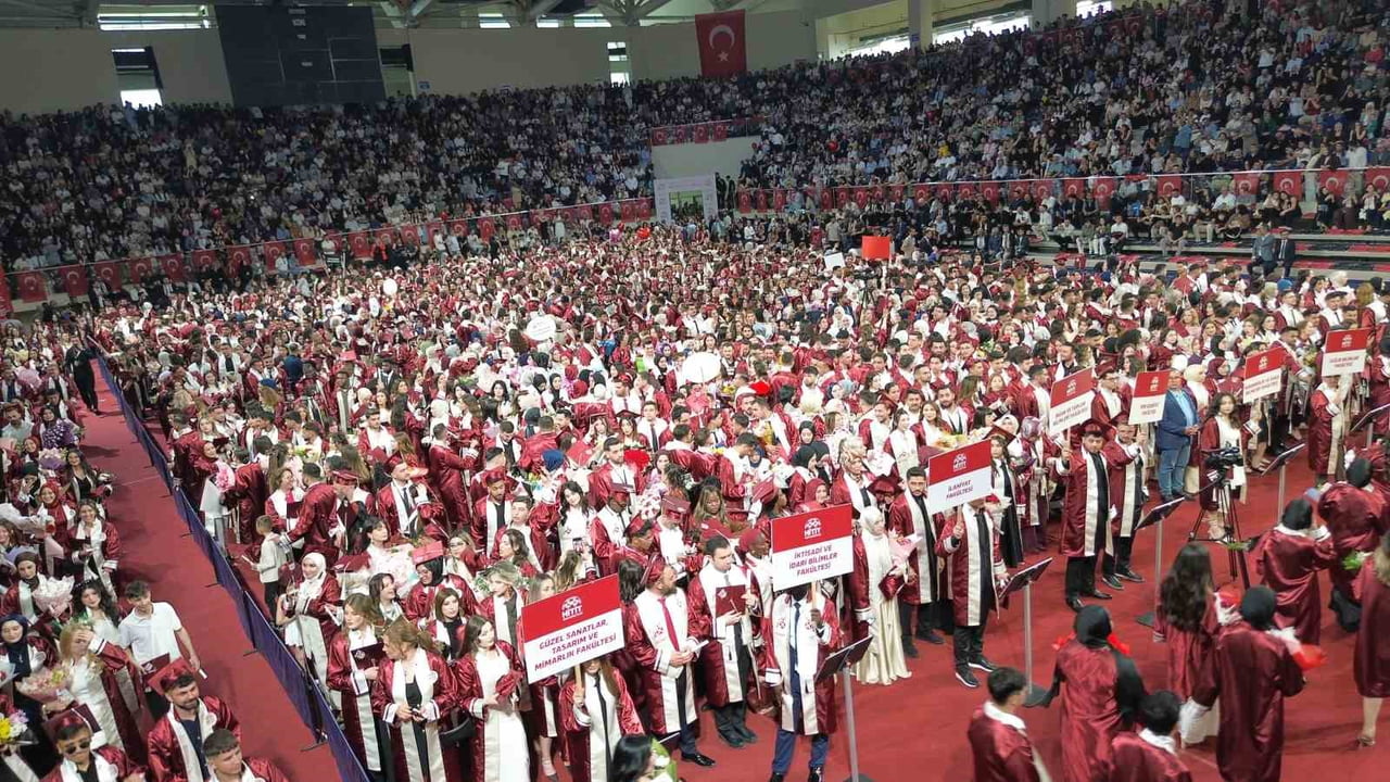 HİTİT ÜNİVERSİTESİ YIL SONU MEZUNİYET TÖRENİ DRONLA HAVADAN GÖRÜNTÜLENDİ