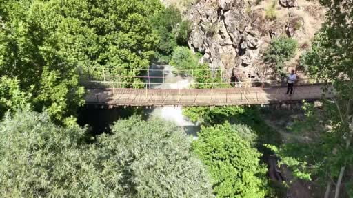 Hizan'ın asırlık taş evleri ve Gayda Barajı mest ediyor