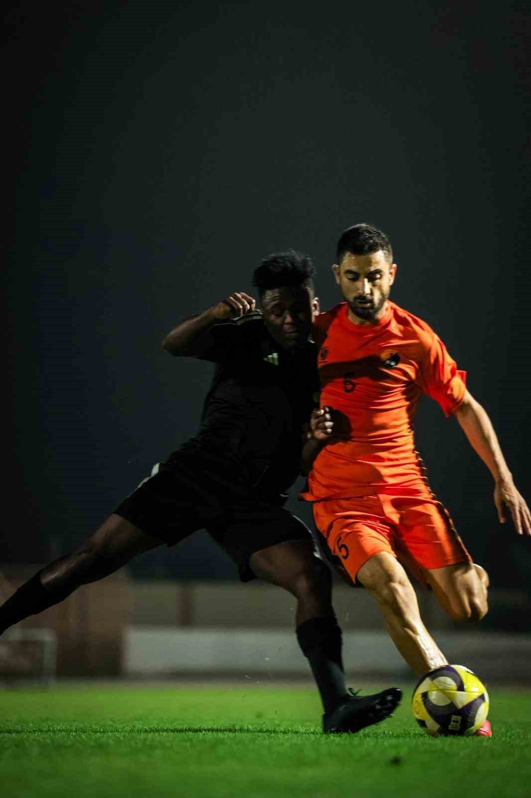 HOLLANDA DOĞUMLU TÜRK FUTBOLCU ÇAĞRI KARAKUŞ, FORMA GİYDİĞİ BİRLEŞİK ARAP EMİRLİKLERİ SECOND...