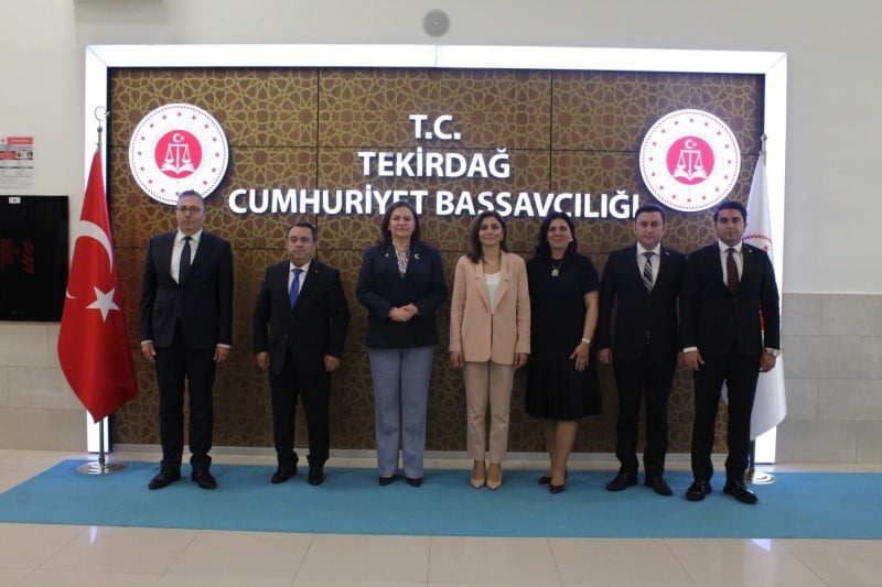 HSK 1. DAİRE ÜYESİ HAVVANUR YURTSEVER (SOLDAN ÜÇÜNCÜ), TEKİRDAĞ ADLİYESİ'Nİ ZİYARET EDEREK YARGI...