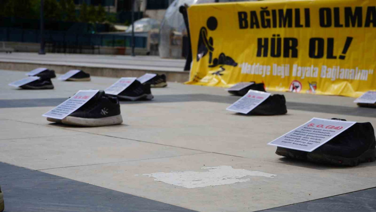 HÜDA PAR ŞIRNAK GENÇLİK KOLLARI TARAFINDAN UYUŞTURUCU BAĞIMLILIĞINA DİKKAT ÇEKMEK AMACIYLA KENT...