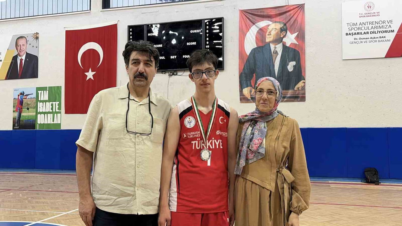 HÜSEYİN SAİD ELMASOĞLU VE AİLESİ