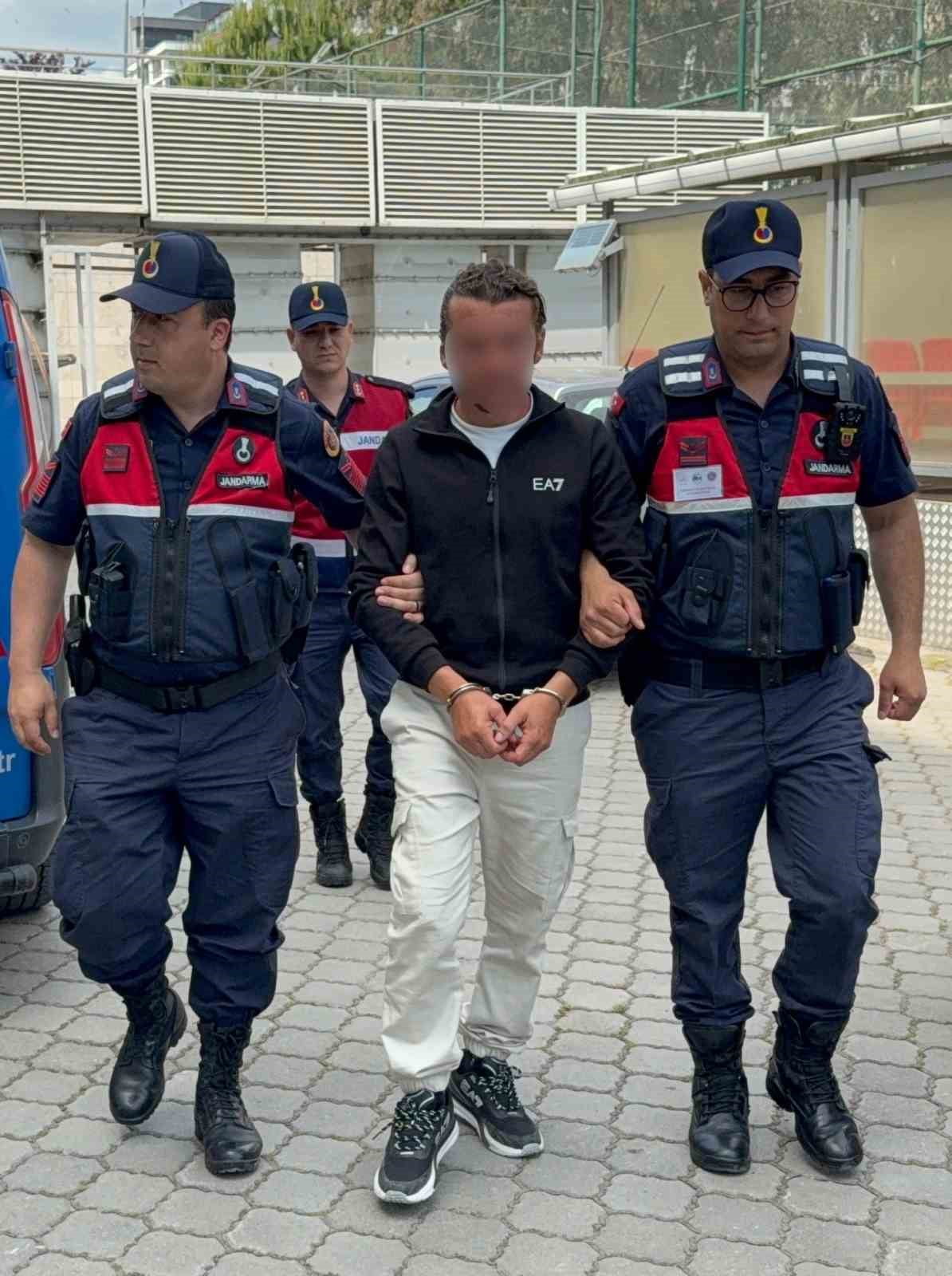 İ.C.(34) JANDARMA TARAFINDAN GÖZALTINA ALINDI.