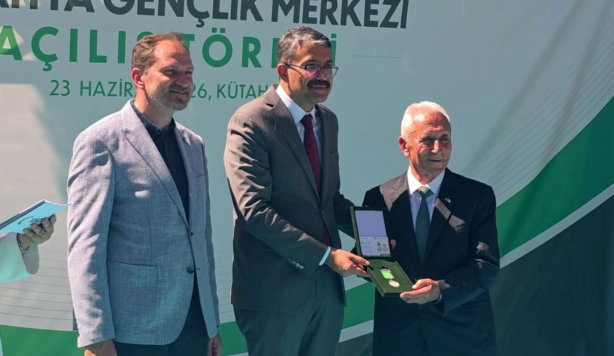 İÇİŞLERİ BAKAN YARDIMCISI ALİ ÇELİK (ORTADA) VE YEŞİLAY GENEL BAŞKANI MEHMET DİNÇ (SOLDA)...