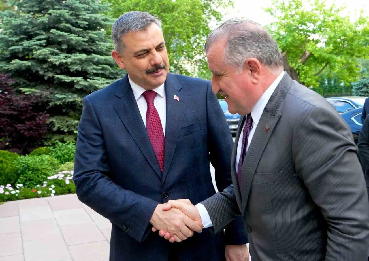 İÇİŞLERİ BAKANI MUSTAFA ÇİFTÇİ, GENÇLİK VE SPOR BAKANI OSMAN AŞKIN BAK İLE BAKANLIKTA BİR ARAYA...