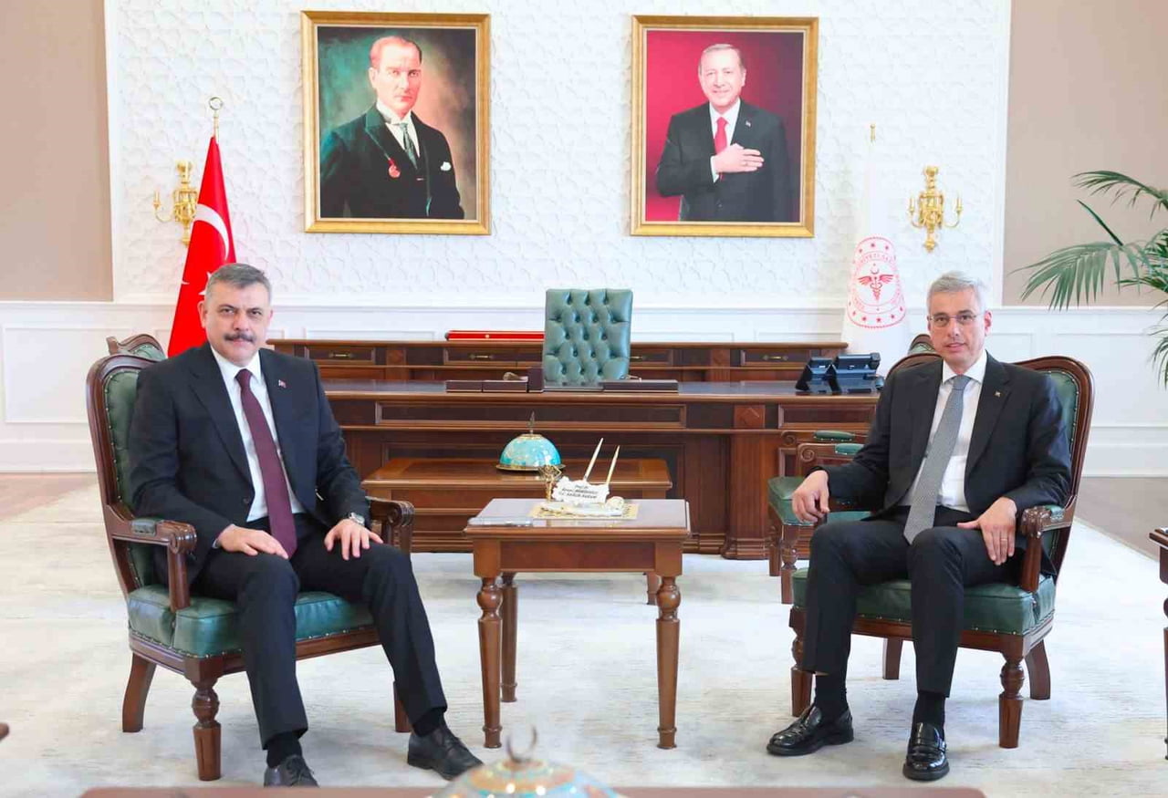 İÇİŞLERİ BAKANI MUSTAFA ÇİFTÇİ, SAĞLIK BAKANI KEMAL MEMİŞOĞLU’NA GERÇEKLEŞTİRDİĞİ ZİYARETE...