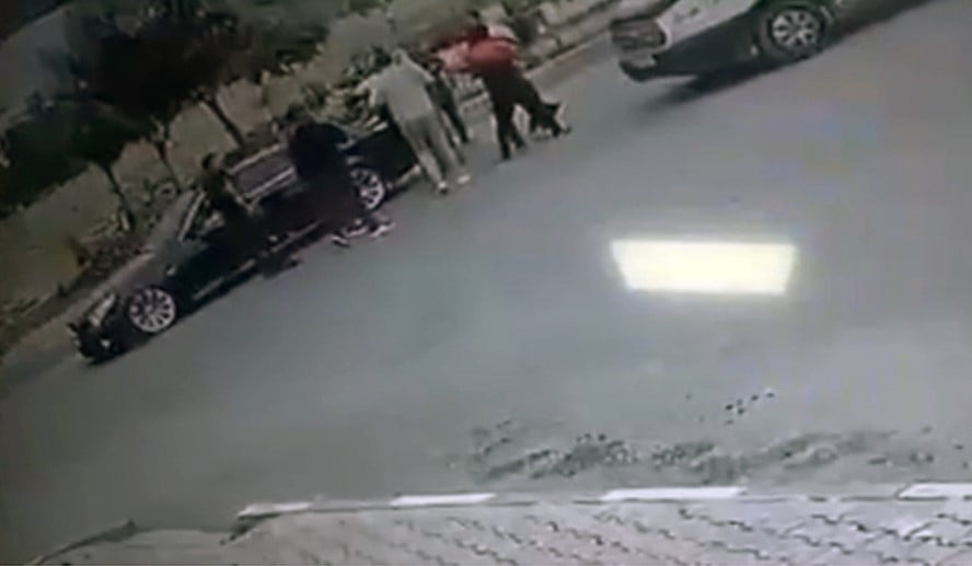 IĞDIR'DA BİR SÜRÜCÜ İLE POLİS MEMURU ARASINDA YAŞANAN VE GÜVENLİK KAMERASI GÖRÜNTÜLERİNİN ORTAYA...