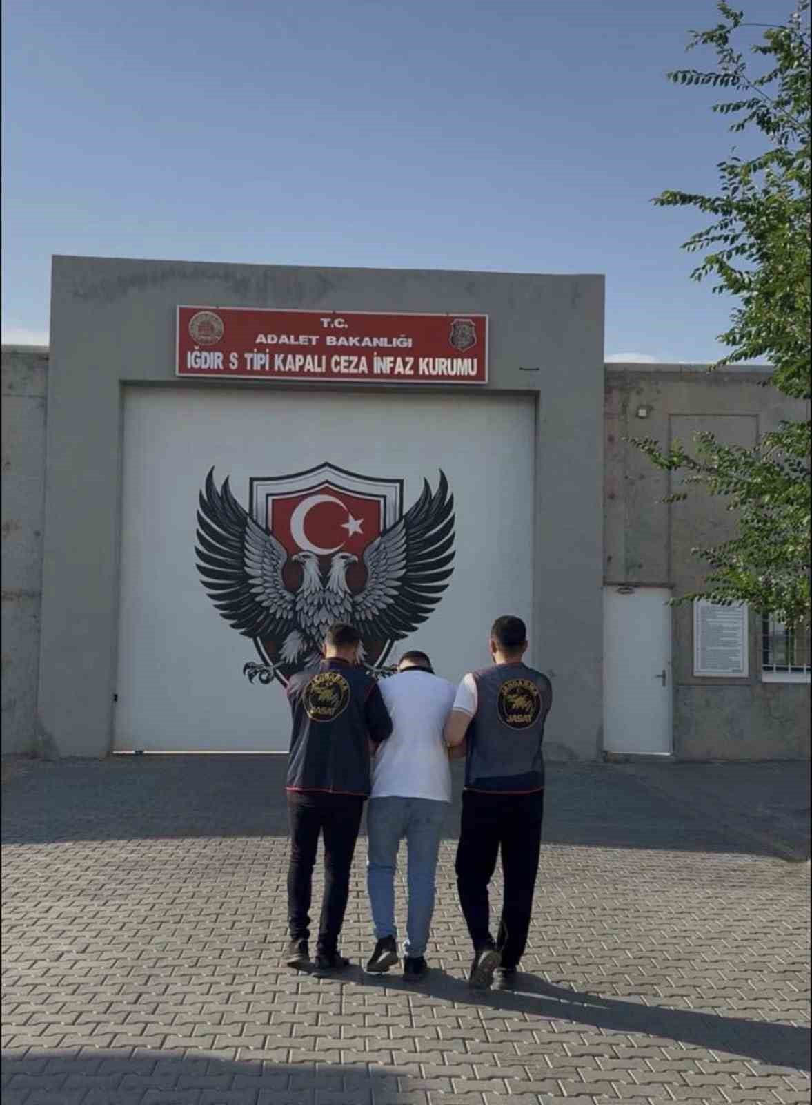 IĞDIR'DA HIRSIZLIK HÜKÜMLÜSÜ JASAT OPERASYONUYLA YAKALANDI
