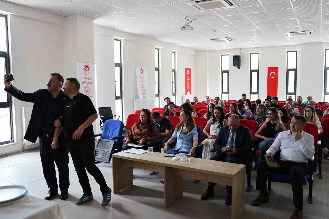 IĞDIR’DA ENGELLİ BİREYLERLE ETKİLİ İLETİŞİM VE ERİŞİLEBİLİRLİK EĞİTİMİ...