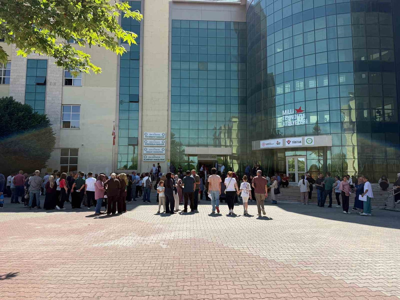 IĞDIR’DA YKS HEYECANI: AİLELER DE ÖĞRENCİLERLE BİRLİKTE TER DÖKTÜ