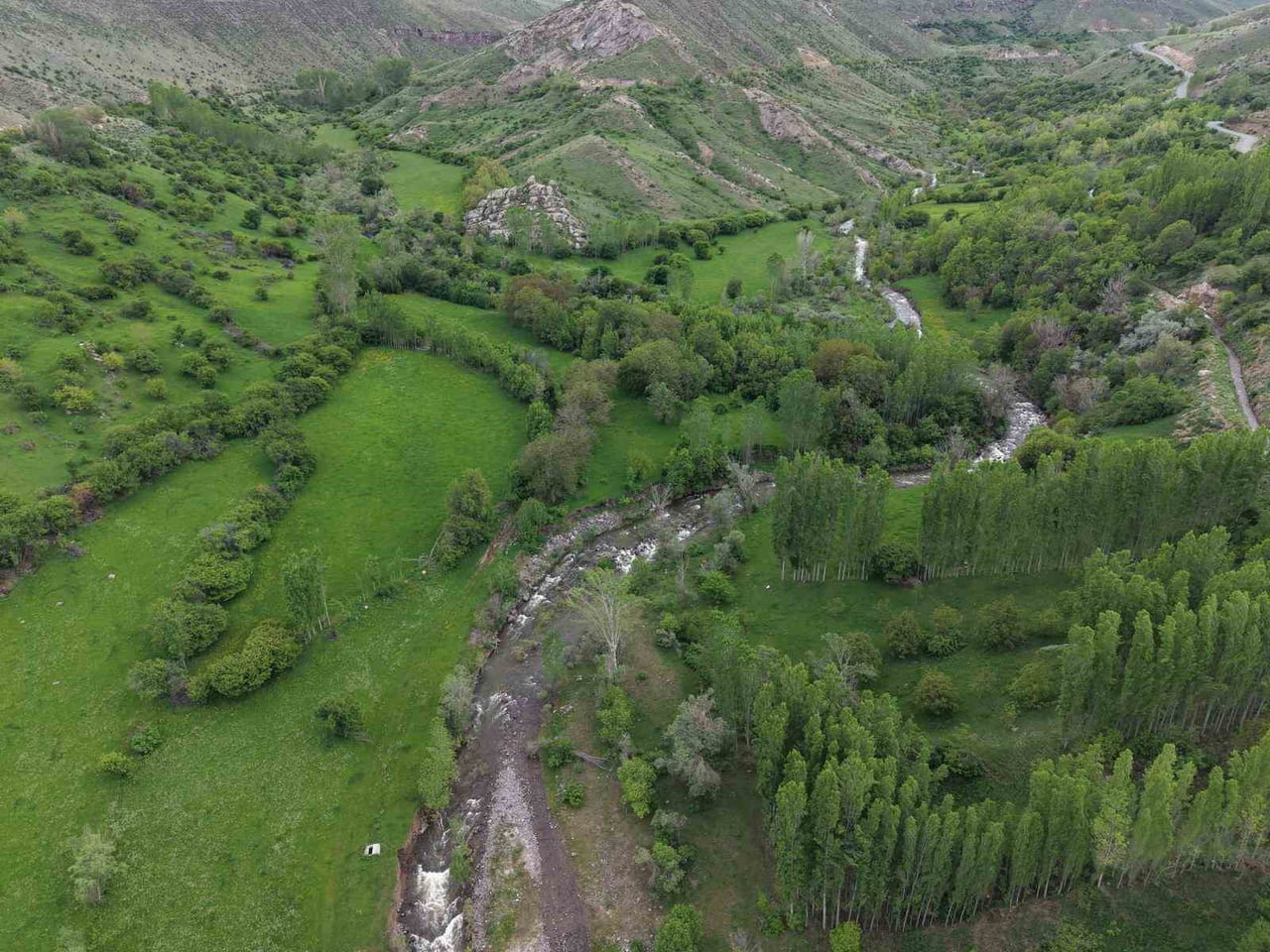 IĞDIR’IN TUZLUCA İLÇESİNE BAĞLI EKEREK KÖYÜ, DOĞAL GÜZELLİKLERİYLE GÖRENLERİ KENDİNE HAYRAN...