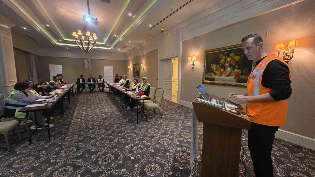 İHAKUT HAVACILIK SPOR KULÜBÜ, DOĞU ANADOLU BÖLGESİ TOPLANTISINI VAN'DA DÜZENLENDİ