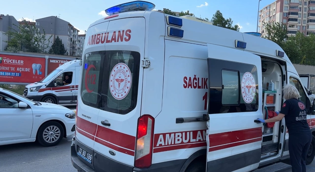 İHBAR ÜZERİNE OLAY YERİNE SAĞLIK VE POLİS EKİPLERİ SEVK EDİLDİ.