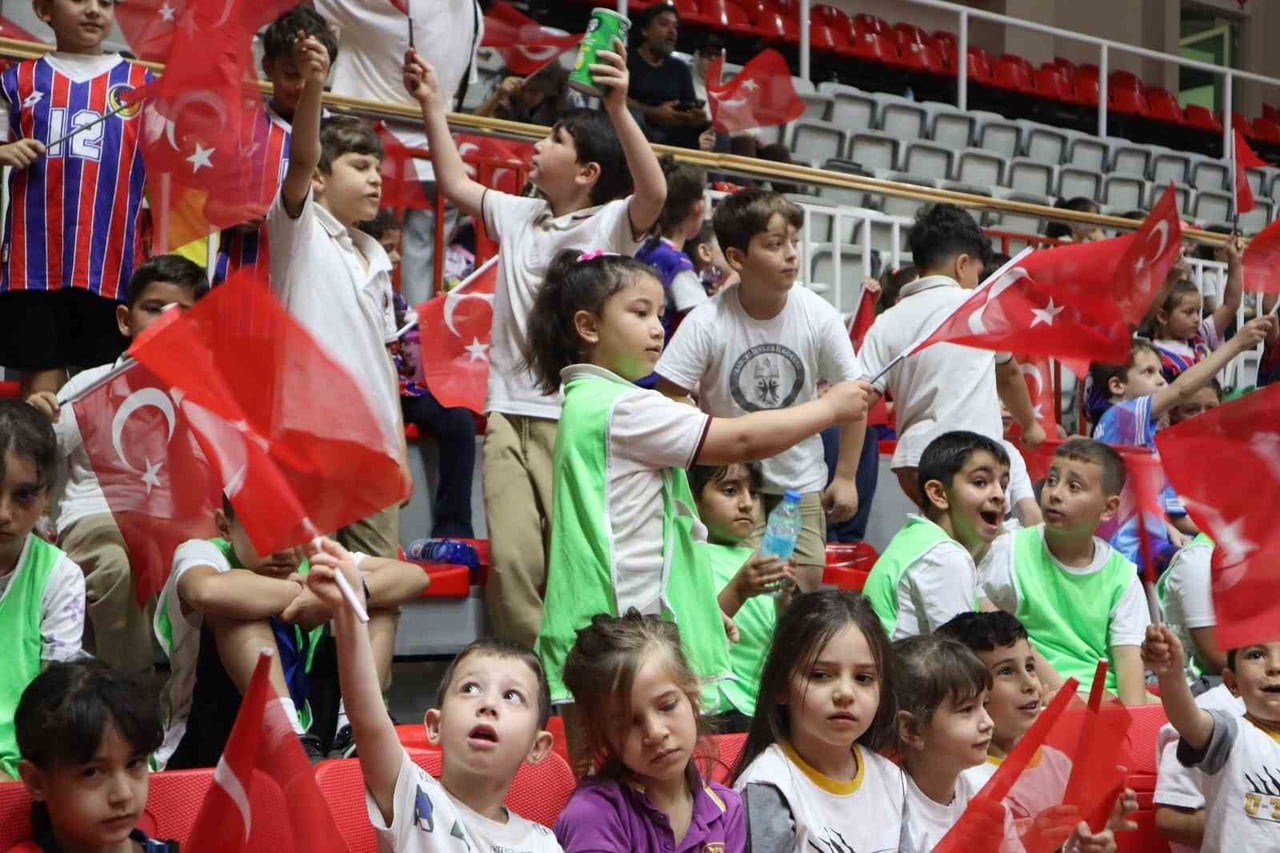İL MİLLİ EĞİTİM MÜDÜRLÜĞÜ İLE İL GENÇLİK VE SPOR MÜDÜRLÜĞÜ TARAFINDAN DÜZENLENEN YALOVA ÇOCUK...