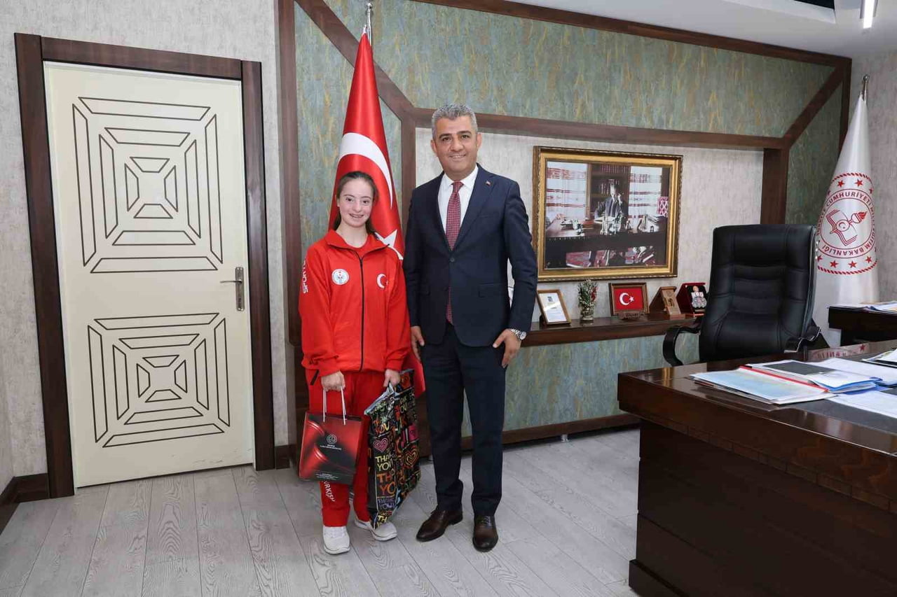 İL MİLLÎ EĞİTİM MÜDÜRÜ  SÜLEYMAN  EKİCİ, TÜRKİYE, AVRUPA VE DÜNYA ATLETİZM ŞAMPİYONALARINDA ELDE...