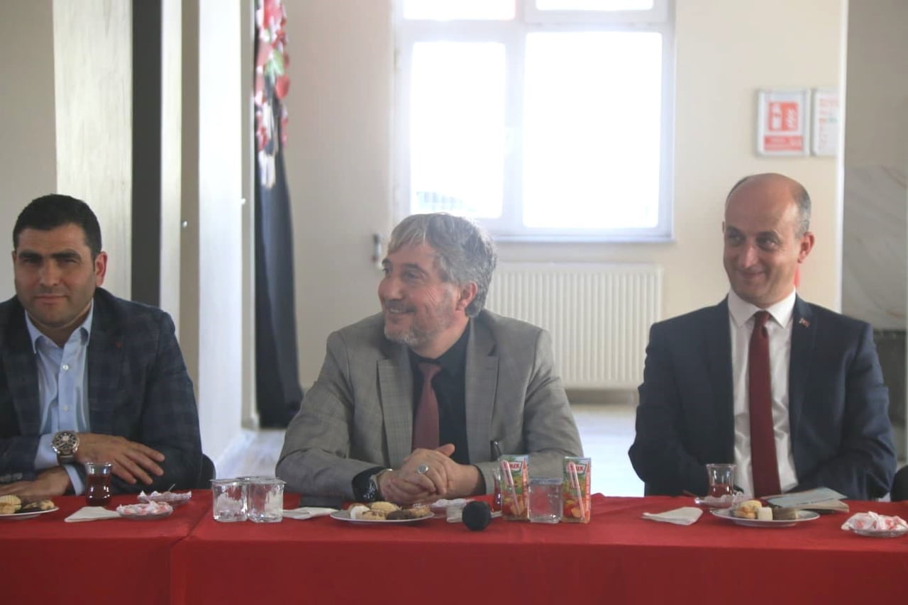 İL MİLLİ EĞİTİM MÜDÜRÜ YILMAZ, HİSARCIK'TA KİTAP SÖYLEŞİSİNE KATILDI