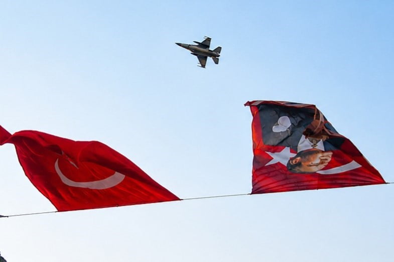 İL PROTOKOLÜ İLE GENÇLERİN DE KATILIMIYLA "ATATÜRK VE BAYRAĞA SAYGI" YÜRÜYÜŞÜ...