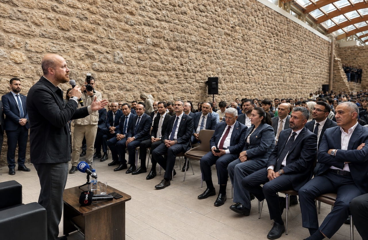 İLİM YAYMA VAKFI MÜTEVELLİ HEYETİ BAŞKANI BİLAL ERDOĞAN, AĞRI'NIN DOĞUBAYAZIT İLÇESİNDE BULUNAN...