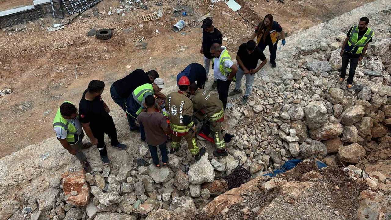 İLK MÜDAHALESİ OLAY YERİNDE YAPILAN YARALI VATANDAŞ, AMBULANSLA HASTANEYE KALDIRILARAK TEDAVİ...