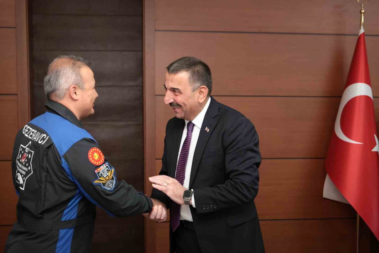 İLK TÜRK ASTRONOT ALPER GEZERAVCI’DAN VALİ BEKTAŞOĞLU’NA ZİYARET