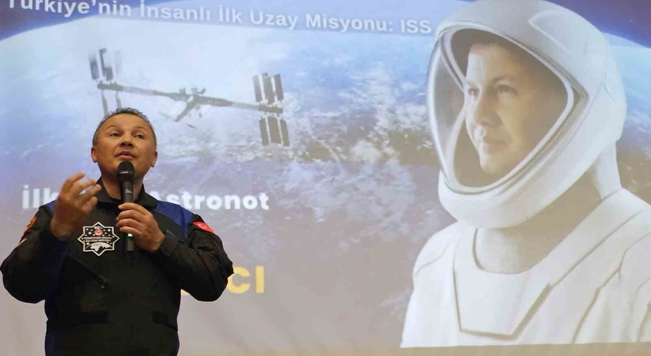 İLK TÜRK ASTRONOT ALPER GEZERAVCI, ŞEHİT PROF. DR. İLHAN VARANK ANADOLU İMAM HATİP LİSESİ'NDE...