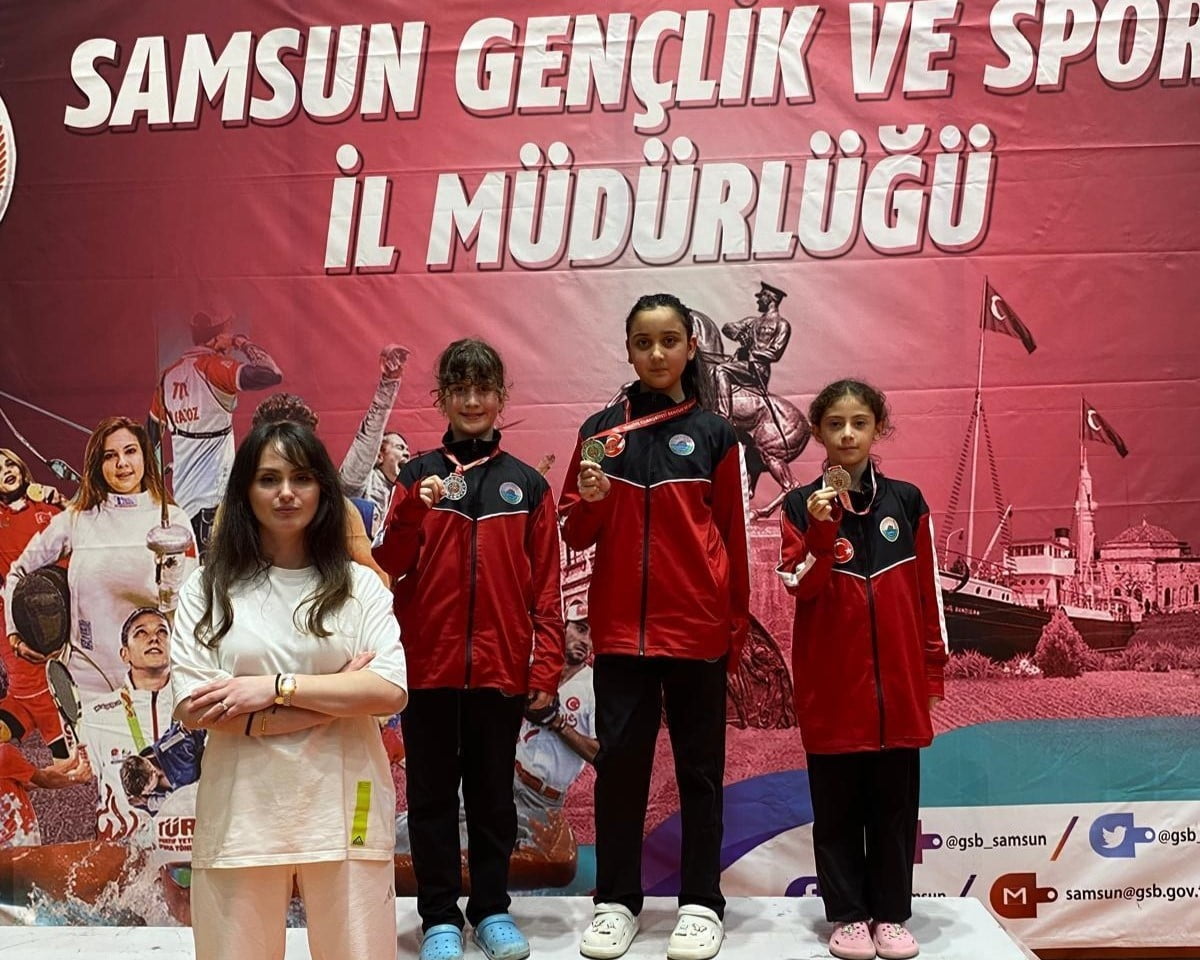 İLKADIM BELEDİYE SPOR KULÜBÜ TEKVANDO TAKIMI, SAMSUN’DA DÜZENLENEN ŞAMPİYONADA KAZANDIĞI 23...