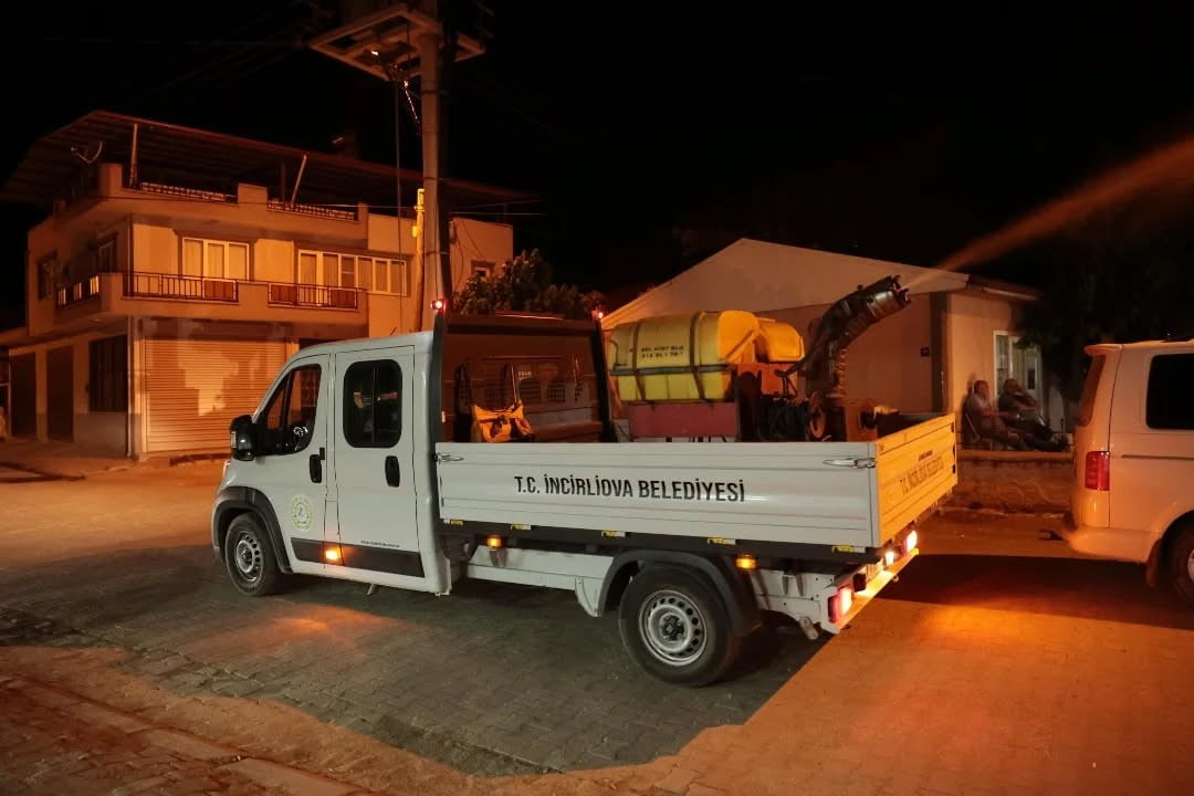 İNCİRLİOVA BELEDİYESİ EKİPLERİ, VATANDAŞLARIN SAĞLIĞINI KORUMAK AMACIYLA MAHALLELERDE GECE...