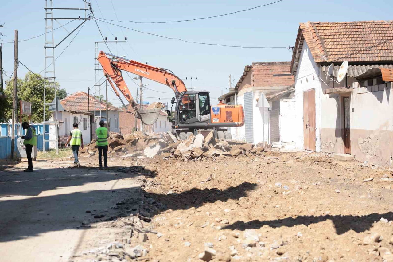 İNCİRLİOVA BELEDİYESİ İLE AYDIN BÜYÜKŞEHİR BELEDİYESİ İŞ BİRLİĞİNDE HACIALİOBASI MAHALLESİ'NDE...