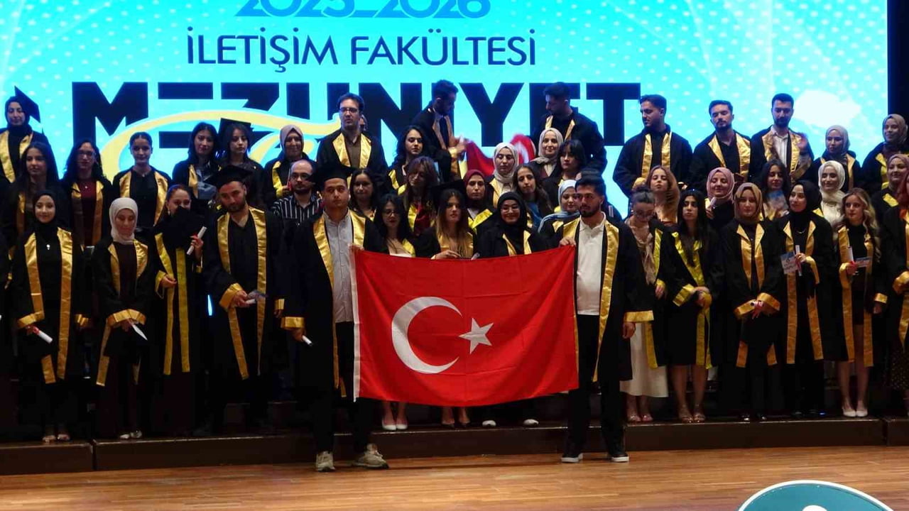 İNÖNÜ ÜNİVERSİTESİ İLETİŞİM FAKÜLTESİ'NDE MEZUNİYET HEYECANI