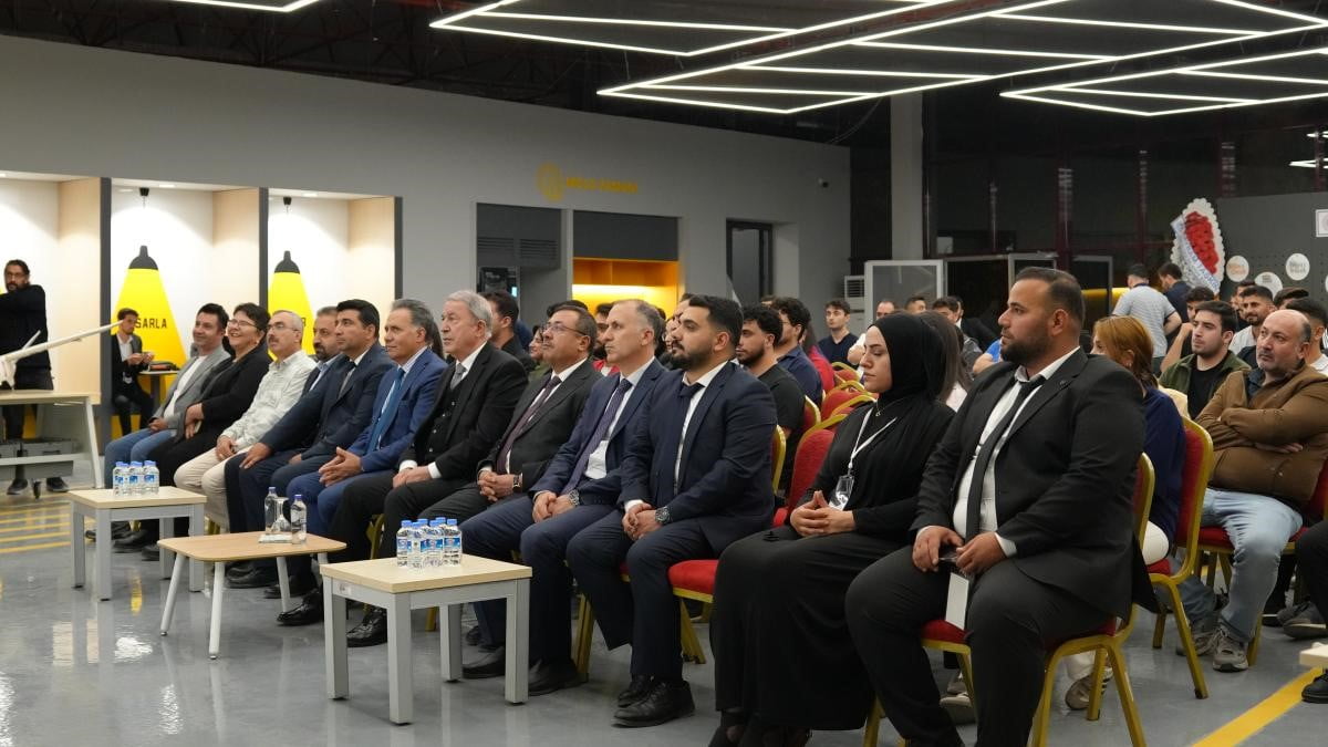 İNÖNÜ ÜNİVERSİTESİ’NDE GENÇ MUCİTLERLE BULUŞAN AKAR’DAN TEKNOLOJİ HAMLESİ VURGUSU